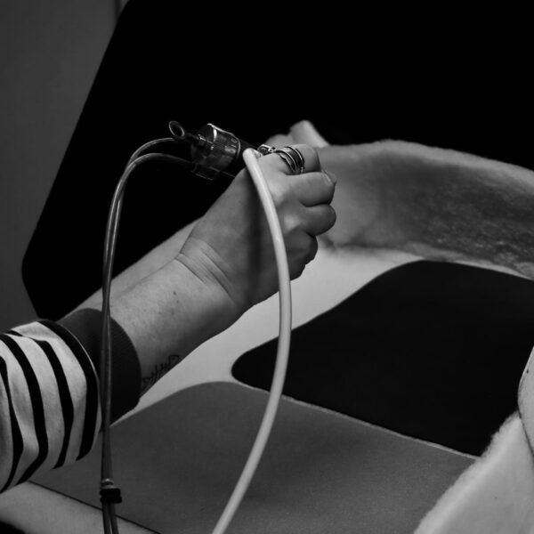 Encollage des matériaux maroquinerie