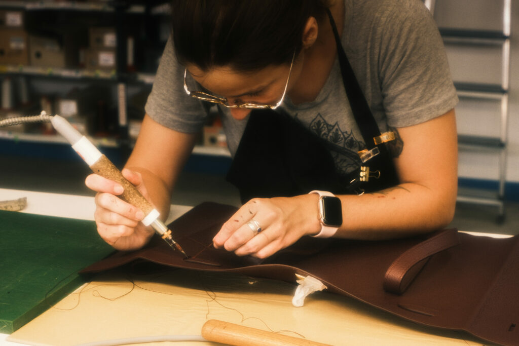 Confection d'article de maroquinerie : sac à main